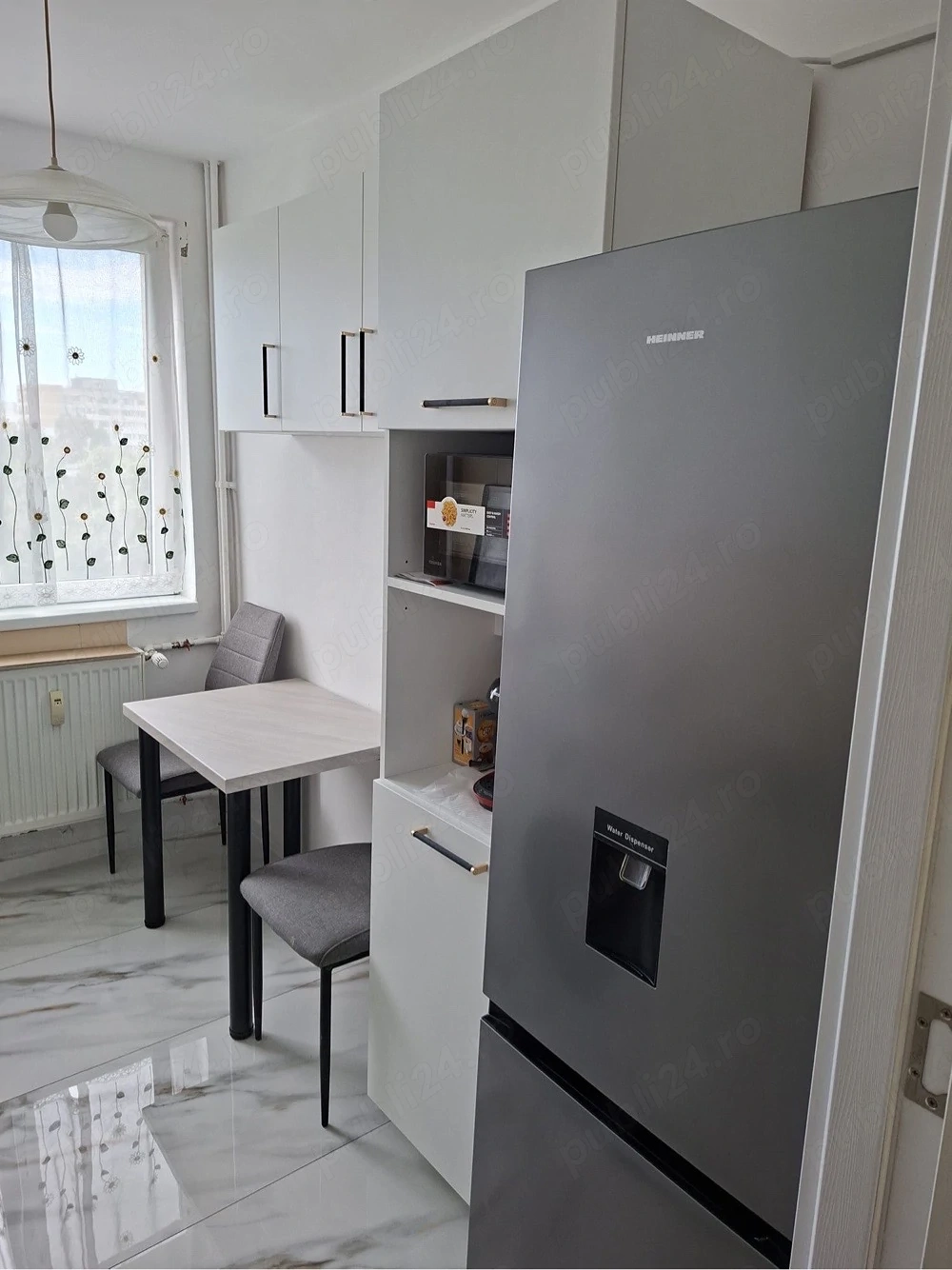 Apart. 2 Camere. renovat, modern, bucatarie noua.