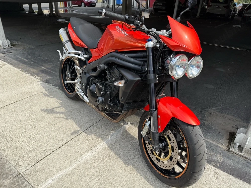 Motocicleta Triumph Speed Triple 1050