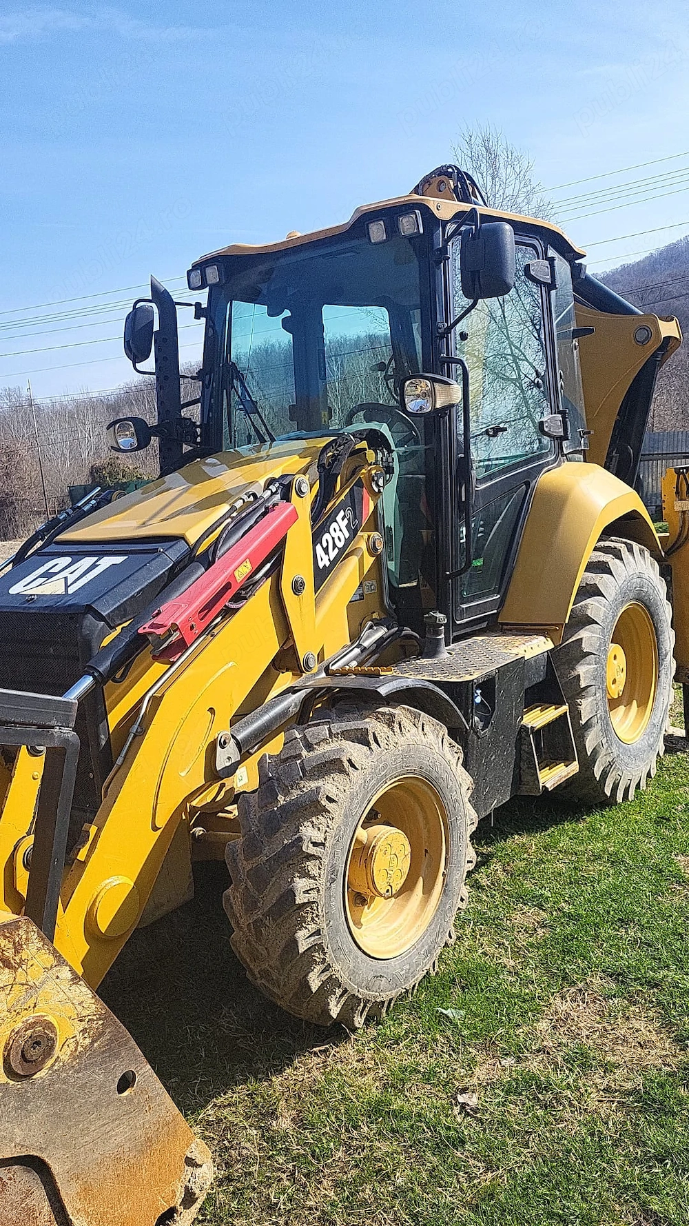 Vând Buldoexcavator Caterpillar F2