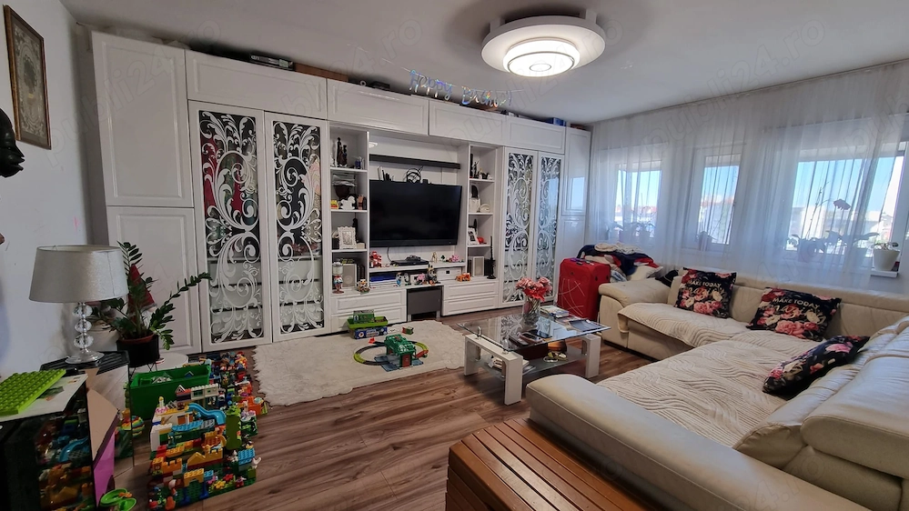 Ofertă de nerefuzat ! Apartament 3 camere vis-a-vis de Kaufland Corvinilor !!