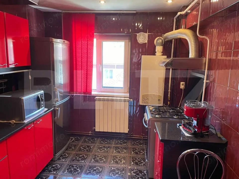 Centru Petroșani | 3 camere decomandat | Vedere spre Parâng | 75 mp