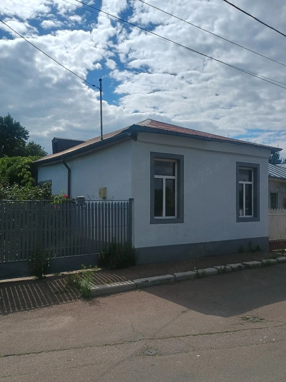 vând casa in Rm sărat 