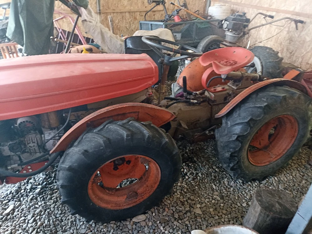 Vind tractoras articulat 4x4 Carraro 