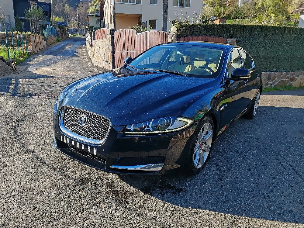 Jaguar XF Luxury 2015 2.2 200cp 