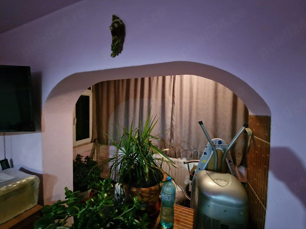 vand apartament cu 2 camere. 
