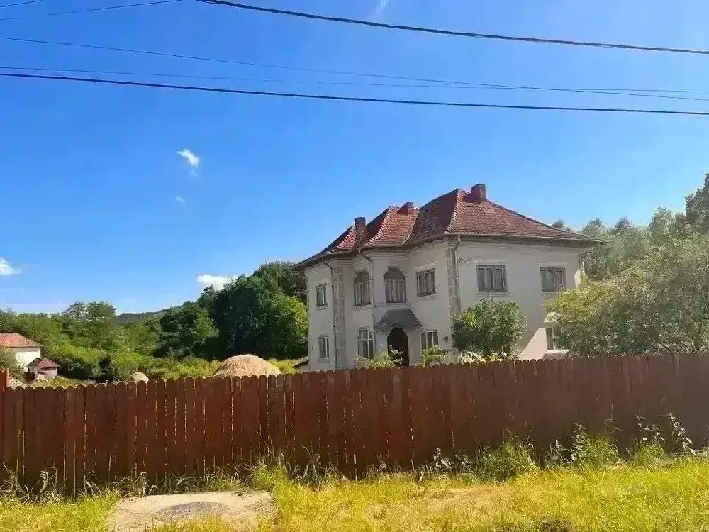 Vând Casă - Pretabilă pentru Duplex - Ideală pentru Familii sau Investiție