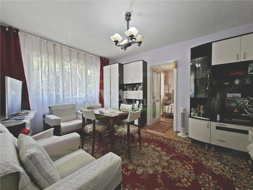 Apartament 3 camere semidecomandat | Etaj 1, zona Centrala, Bacau
