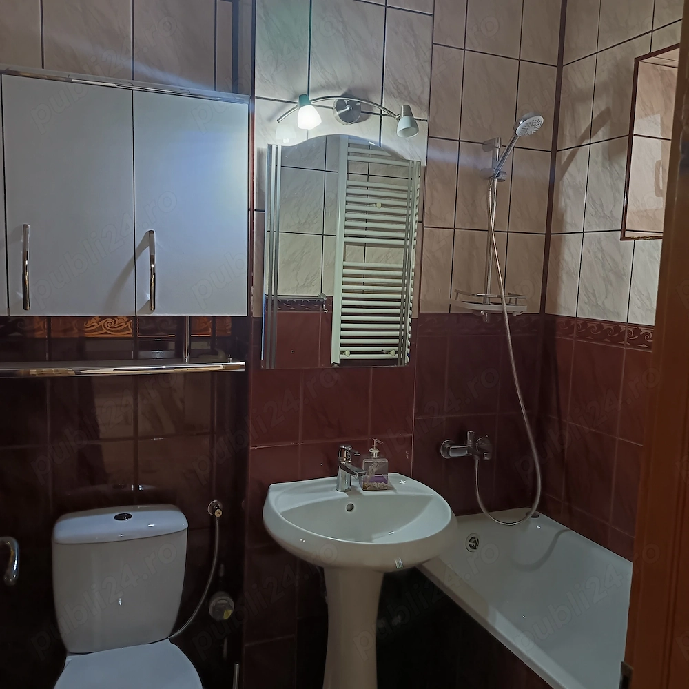 Închiriez apartament 3 camere