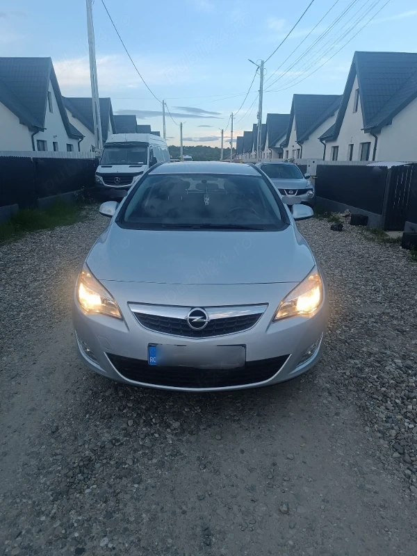 Masina Opel Astra J