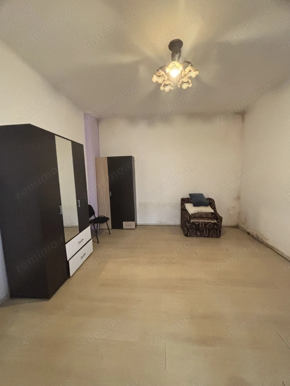 Apartament cu o camera generos zona Dimbovita