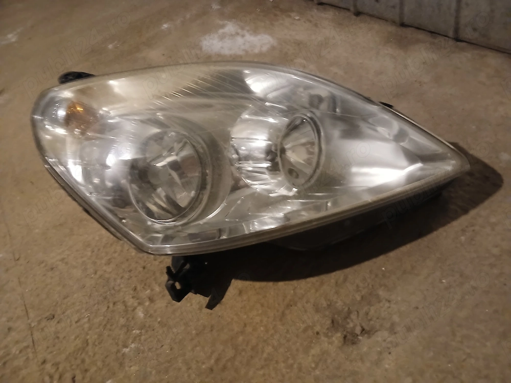 Faruri opel zafira B
