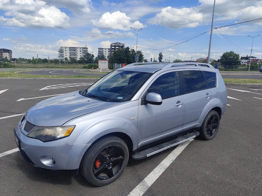 Mitsubishi Outlander 2.0 DI-D 4x4 7 Locuri | 140CP