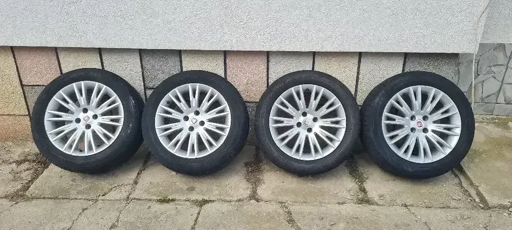 Vând jante cu cauciucuri fiat 