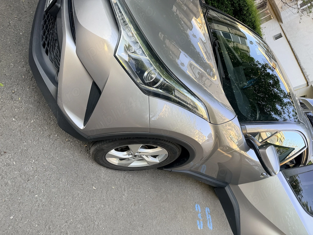 Vând Toyota C-HR 1.8 Hybrid 2018 | 102.000 km | Istoric Service | Consum 4.5l 100km