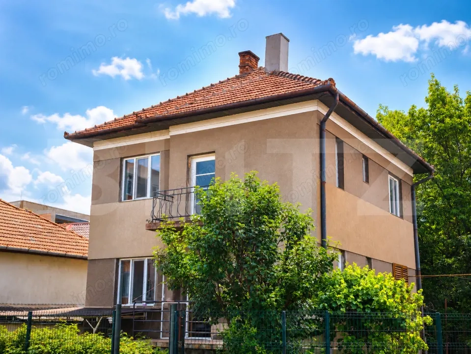 Casa individuala, 6 camere, 217 mp, in zona Parcul Central