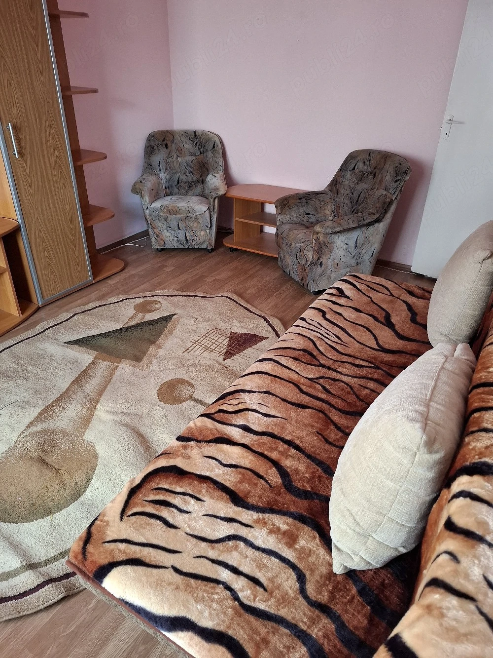 Inchiriez apartament