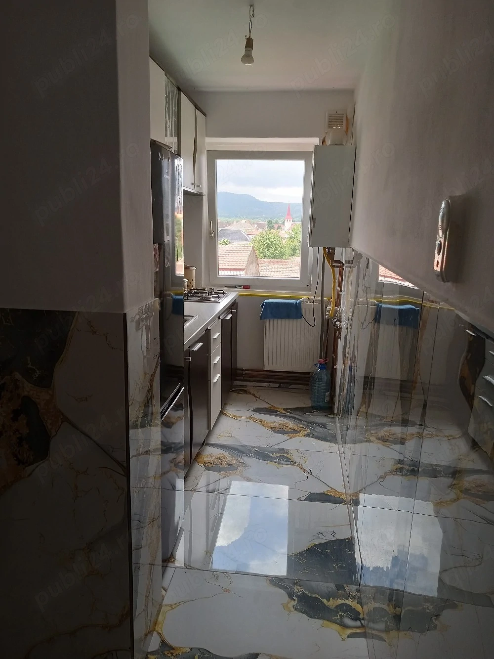 Vând apartament   pe Aleea Trandafirilor 