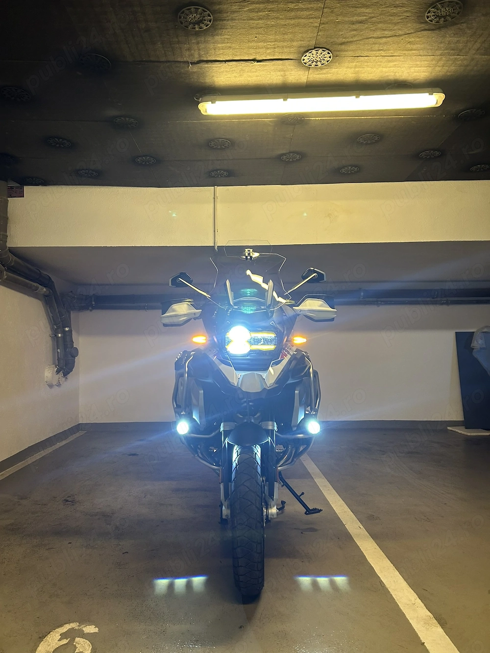 SE  vinde un BMW  R 1250  GSA  cu o echipare de top ! 
