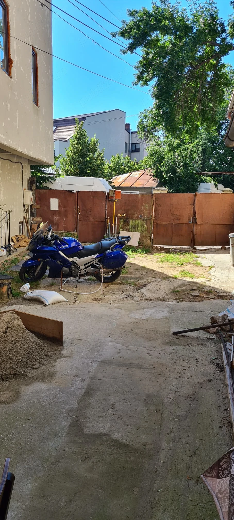 Eminescu, curte comuna, 2 cam, baie, bucătărie + anexa 1 cam parter, subsol, pod, loc parcare