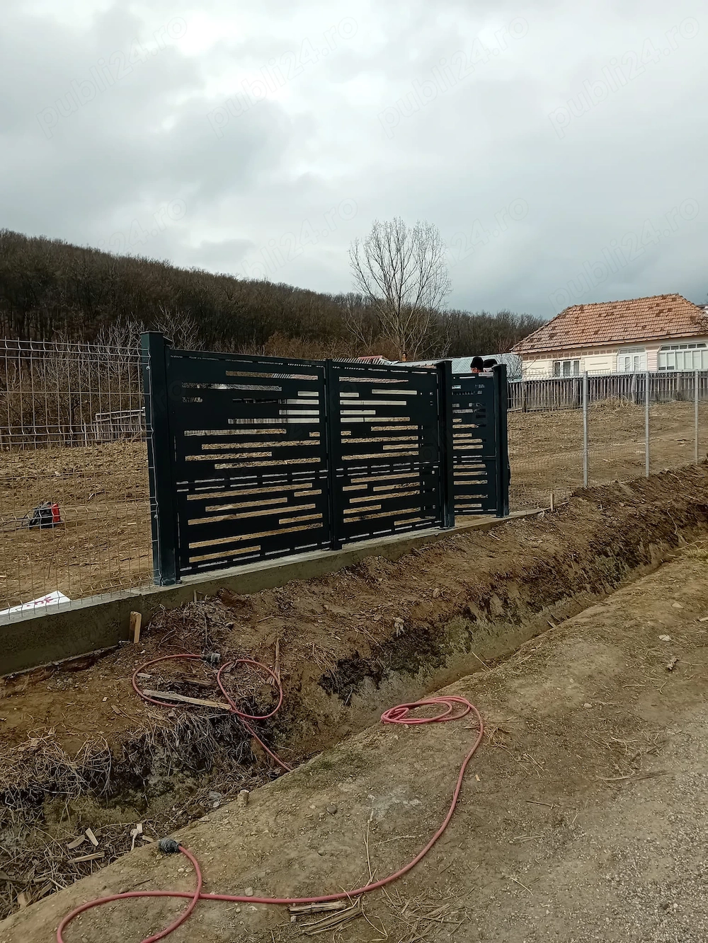 Vând teren intravilan   1.600 mp, în centrul satului Scurta, comuna Orbeni, județul Bacău