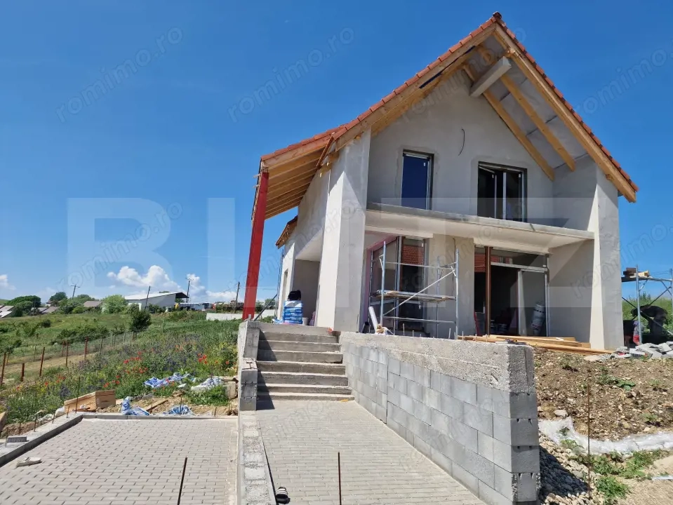 Casă  P+1 cu terase spațioase, grădină și 2 locuri de parcare – Jucu de Sus