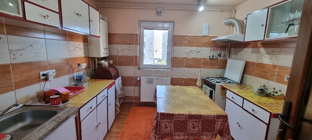 Proprietar de vanzare apartament cu 2camere.60 m2.zona simion barnutiu .omv