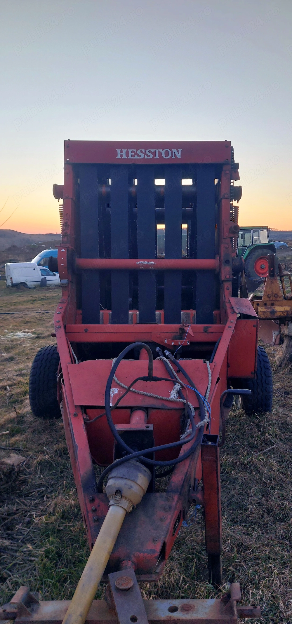 Vând balotiera hesston 5530