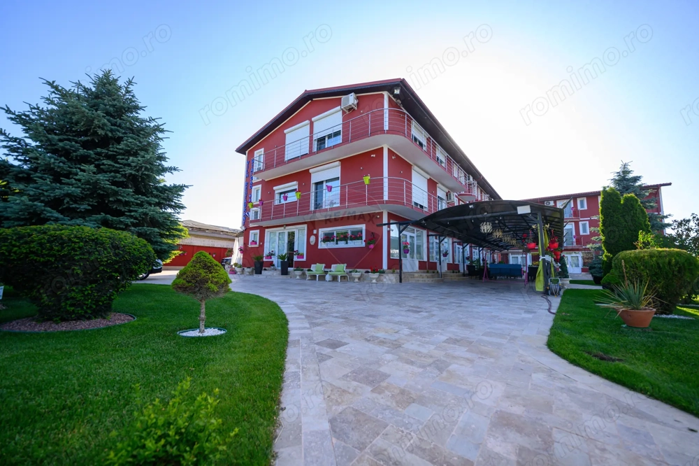 Hotel / Pensiune cu 36 camere de vânzare în Saturn