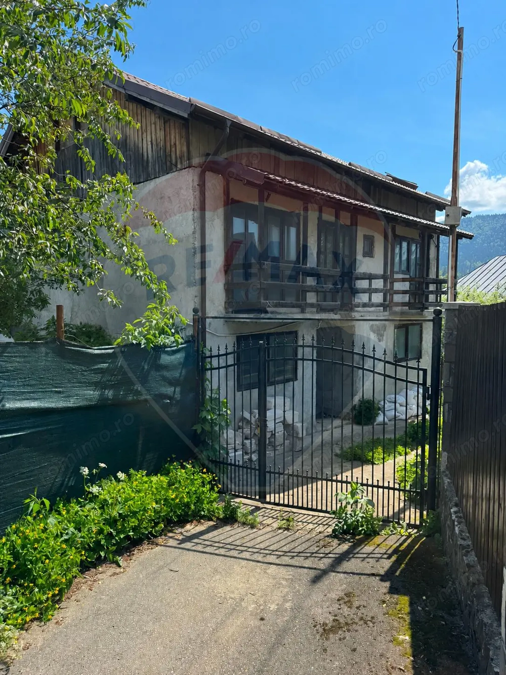 Casă cu potențial uriaș în Bușteni - LA ROSU !
