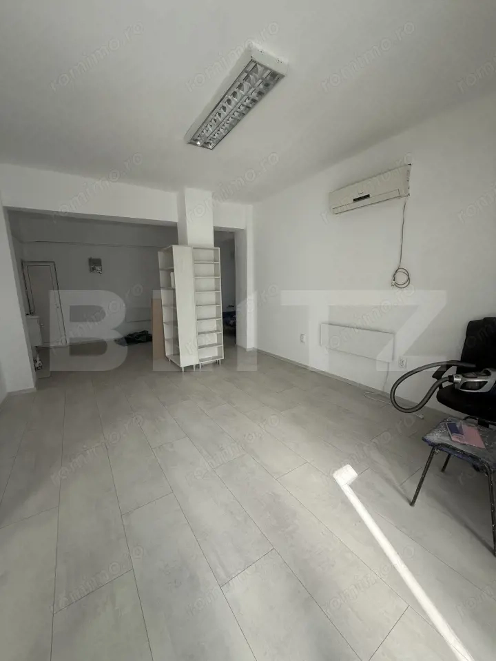 Spațiu comercial sau locuință, 49 mp, zona Centrală - Voinești 