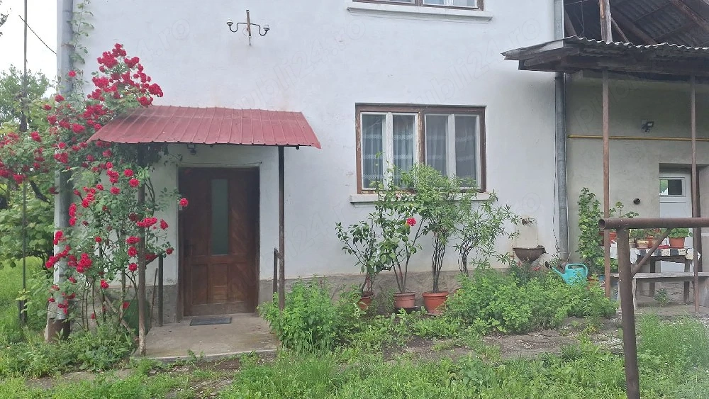 vand apartament in casa si cu teren