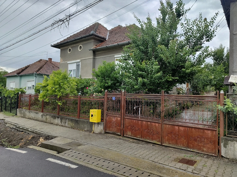 Casă individuală 180 mp + 800 mp teren livadă   Sărmașu, jud. Mureș
