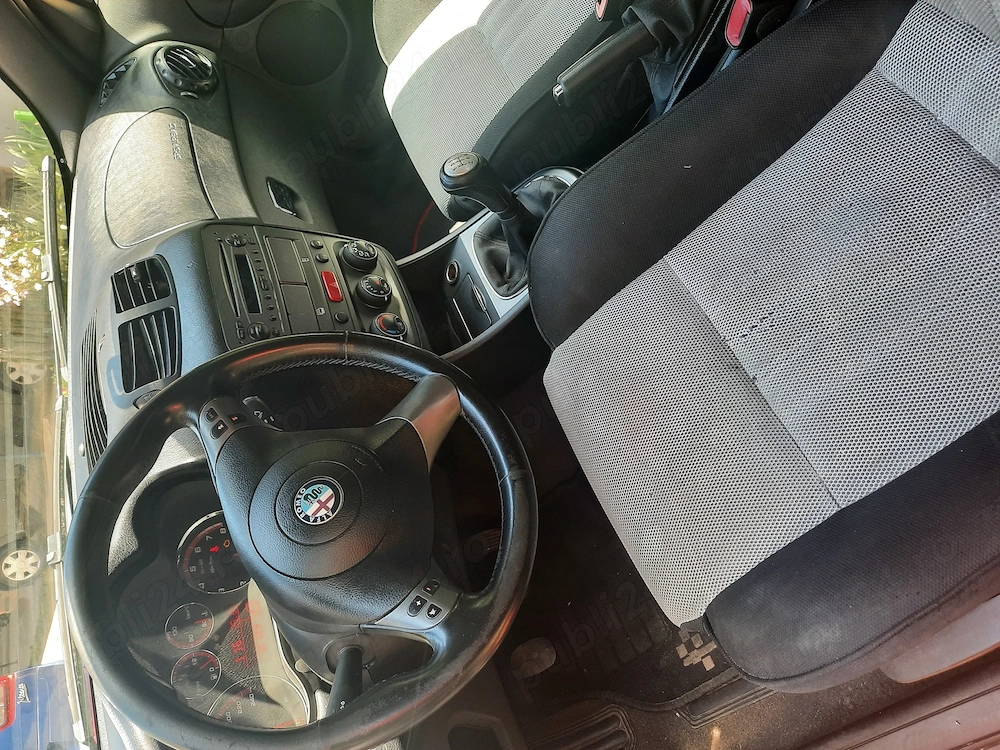 Vând  Alfa Romeo 147