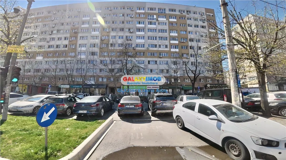 Vanzare spatiu stradal cu teren propriu - Calea Vitan