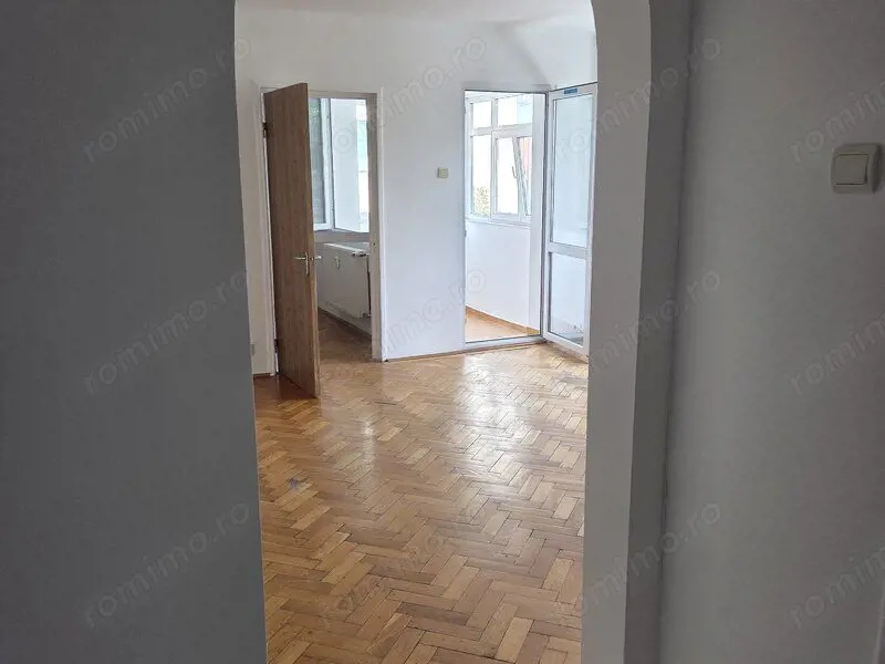 Apartament 2 camere zona Dristor - Piata Rm Sarat