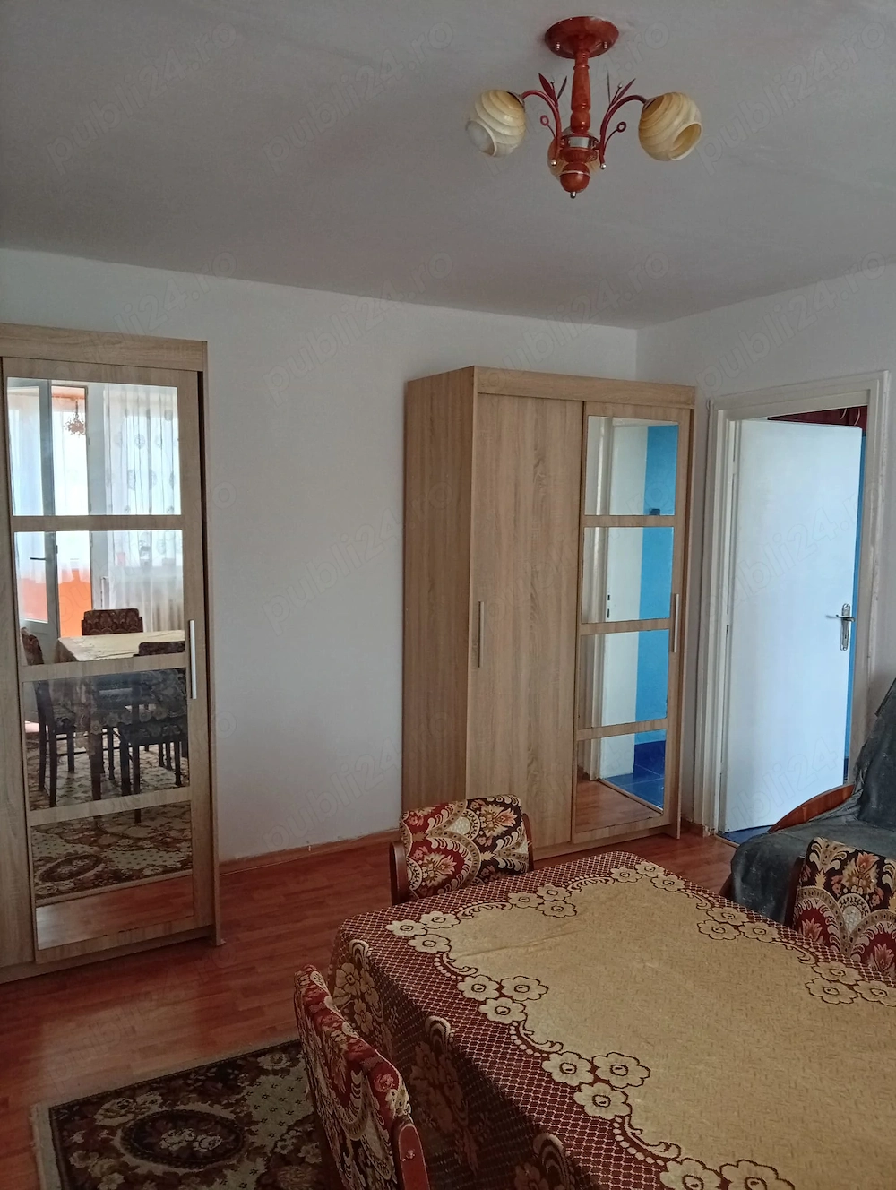 Inchiriez apartament