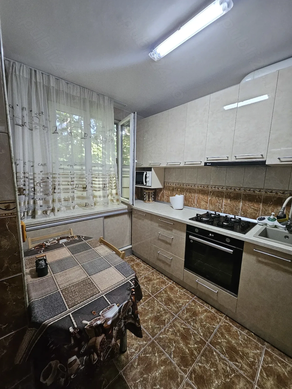 Apartament 2 camere decomandat, mobilat, loc de parcare inclus. Zona Sos.Giurgiului cu Luica