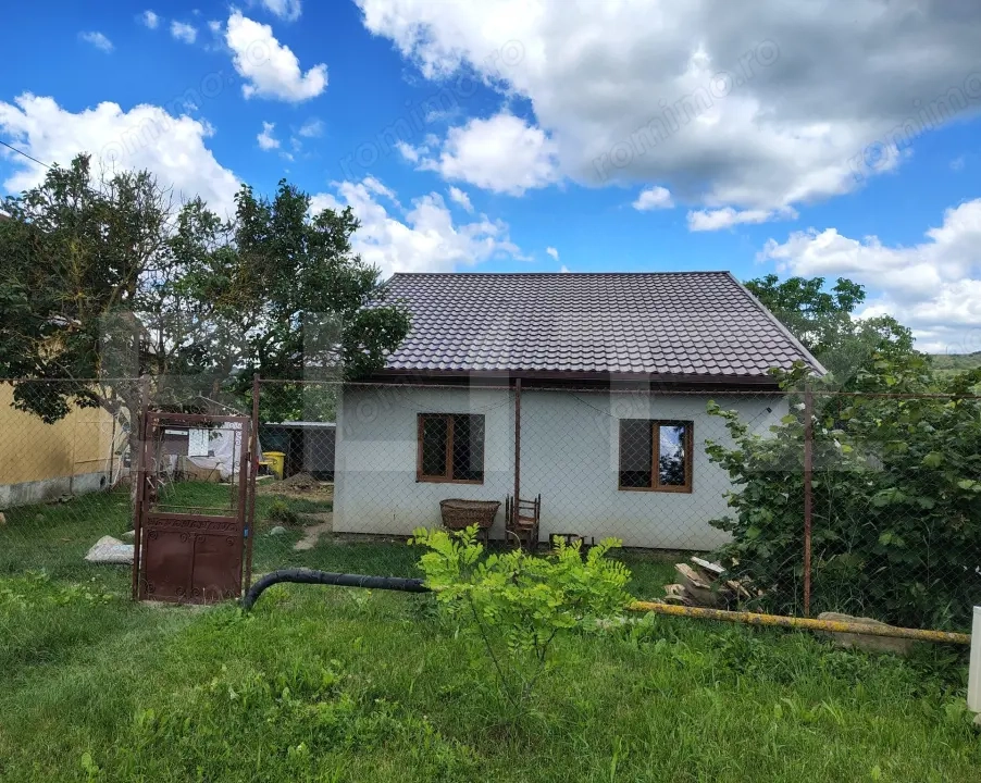 Casa individuală 100 mp utili, teren 903 mp, Mărtinești
