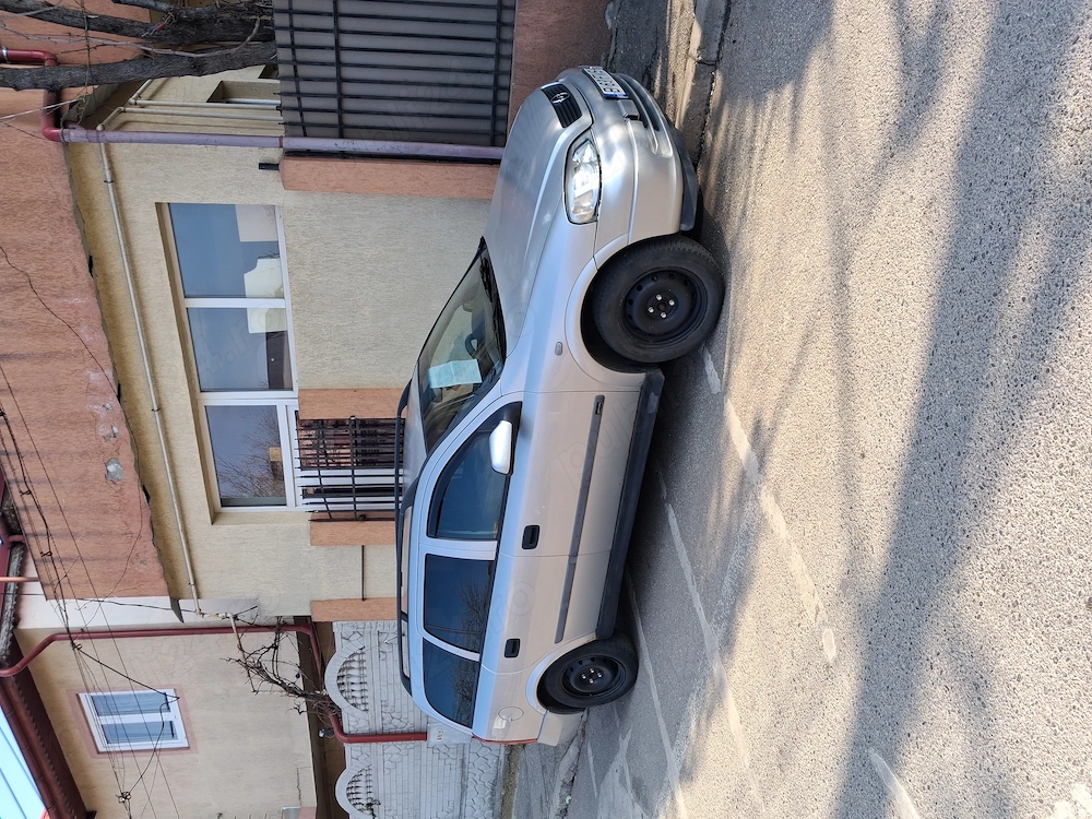 Vind opei astra g combi benzina 1598 c.1000 euro.