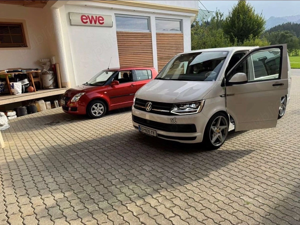VW Multivan   întreținută exemplar, motor schimbat în reprezentanță VW