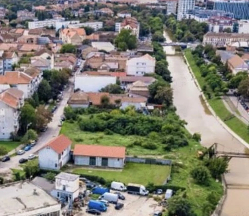 Teren + 2 cladiri in zona Fabric, direct pe malul Begai, cu 3 fronturi stradale