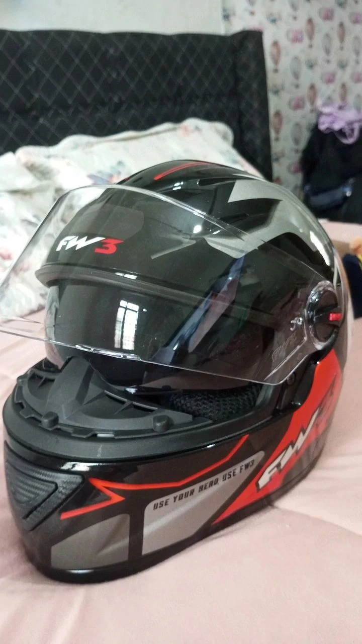 Vreau să vând această cască de motocicletă .