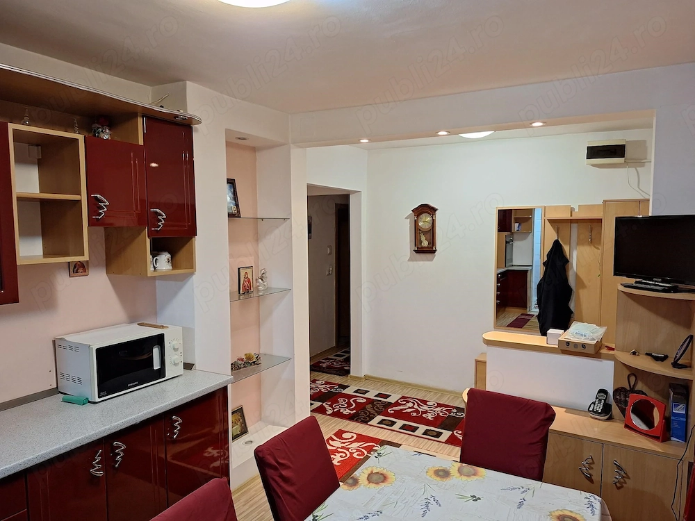 PROPRIETAR Inchiriez apartament 2 camere decomandate