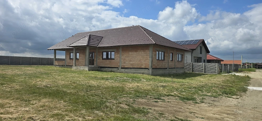De Vânzare Casă cu Teren în Buziaș