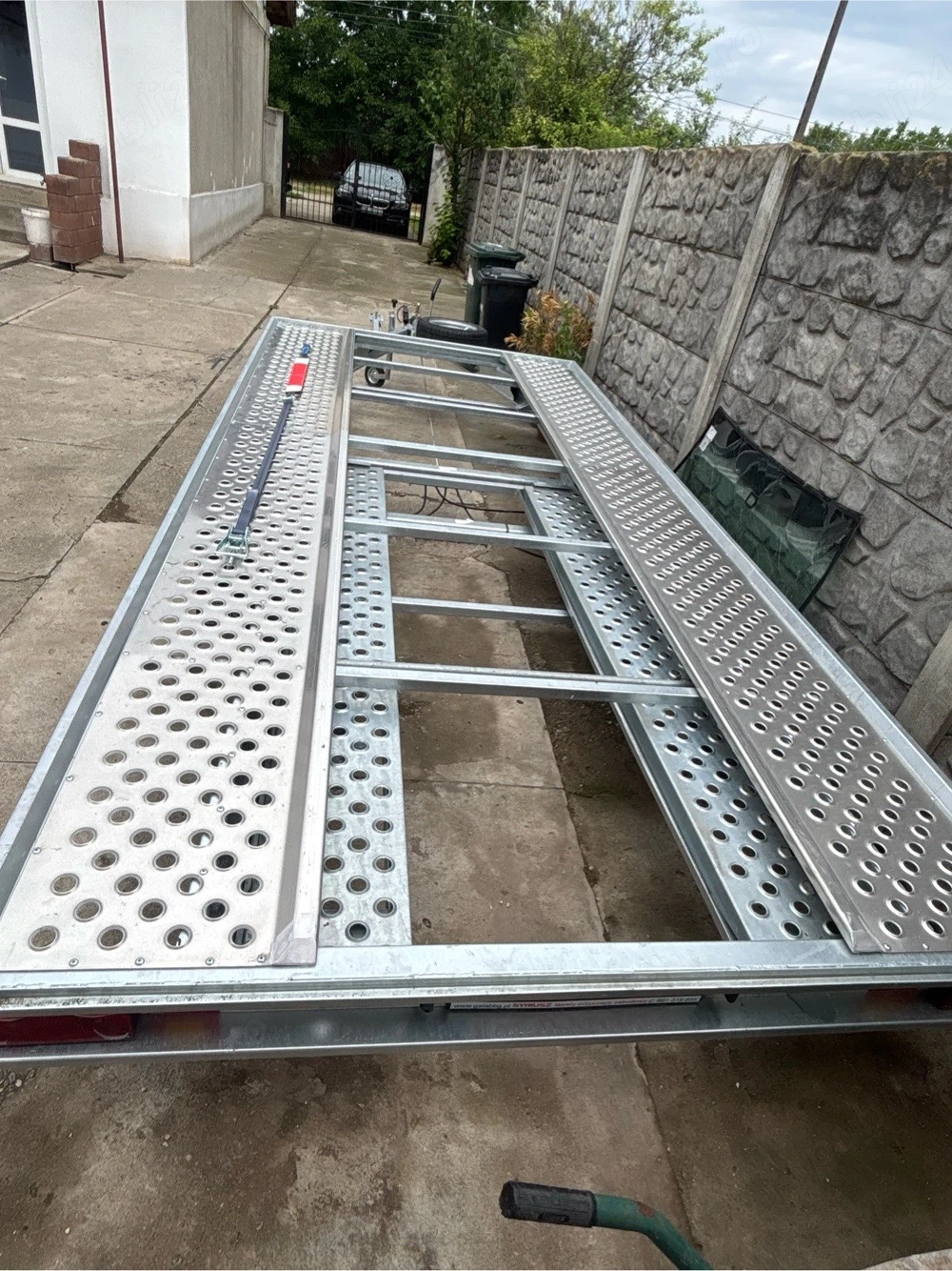 platformă auto   remorca NOUĂ, 2700 kg, 2,10 x 4,5 m. RAR făcut, numere roșii valabile, fiscal pe lo