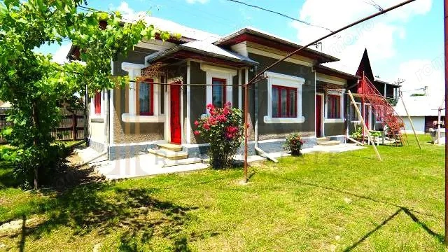 O Casa cu suflet, curte superba, la doar 7 km de Targoviste.