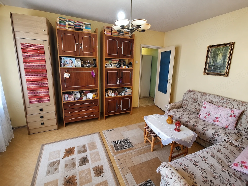 Apartament 3 camere, Zona Dacia   luminos, liniștit, cu vedere spre spațiu verde DIRECT  PROPRIETAR