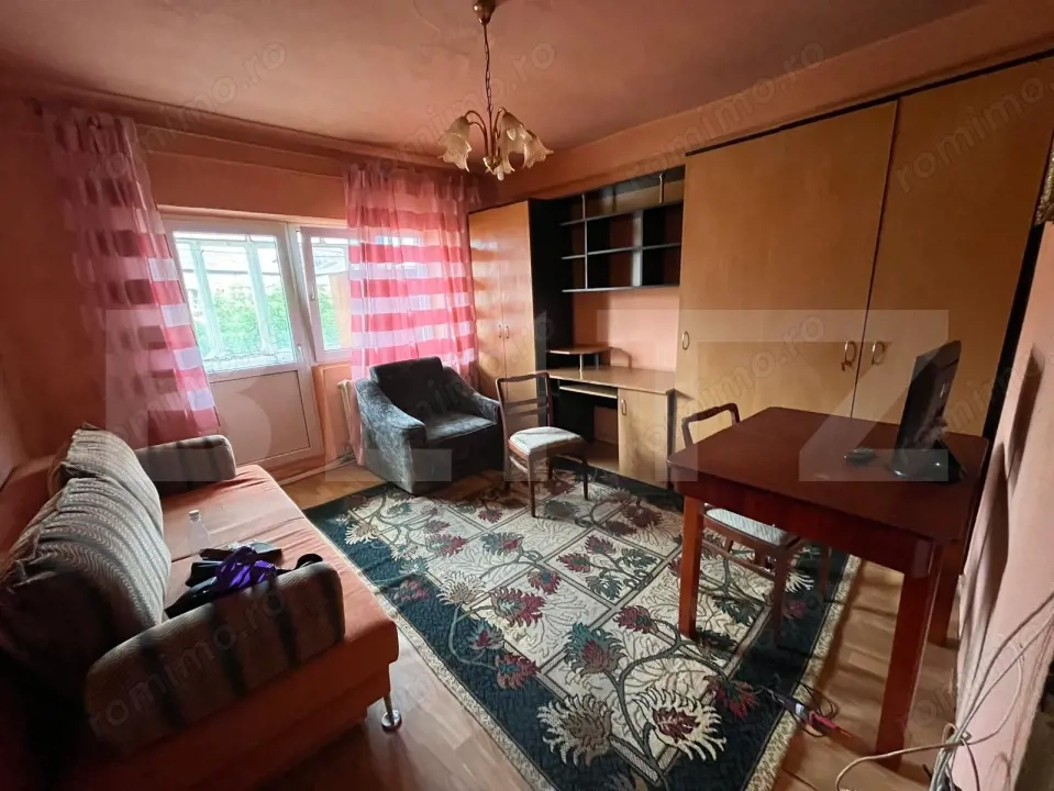 Garsonieră practică, mobilată și bine compartimentată