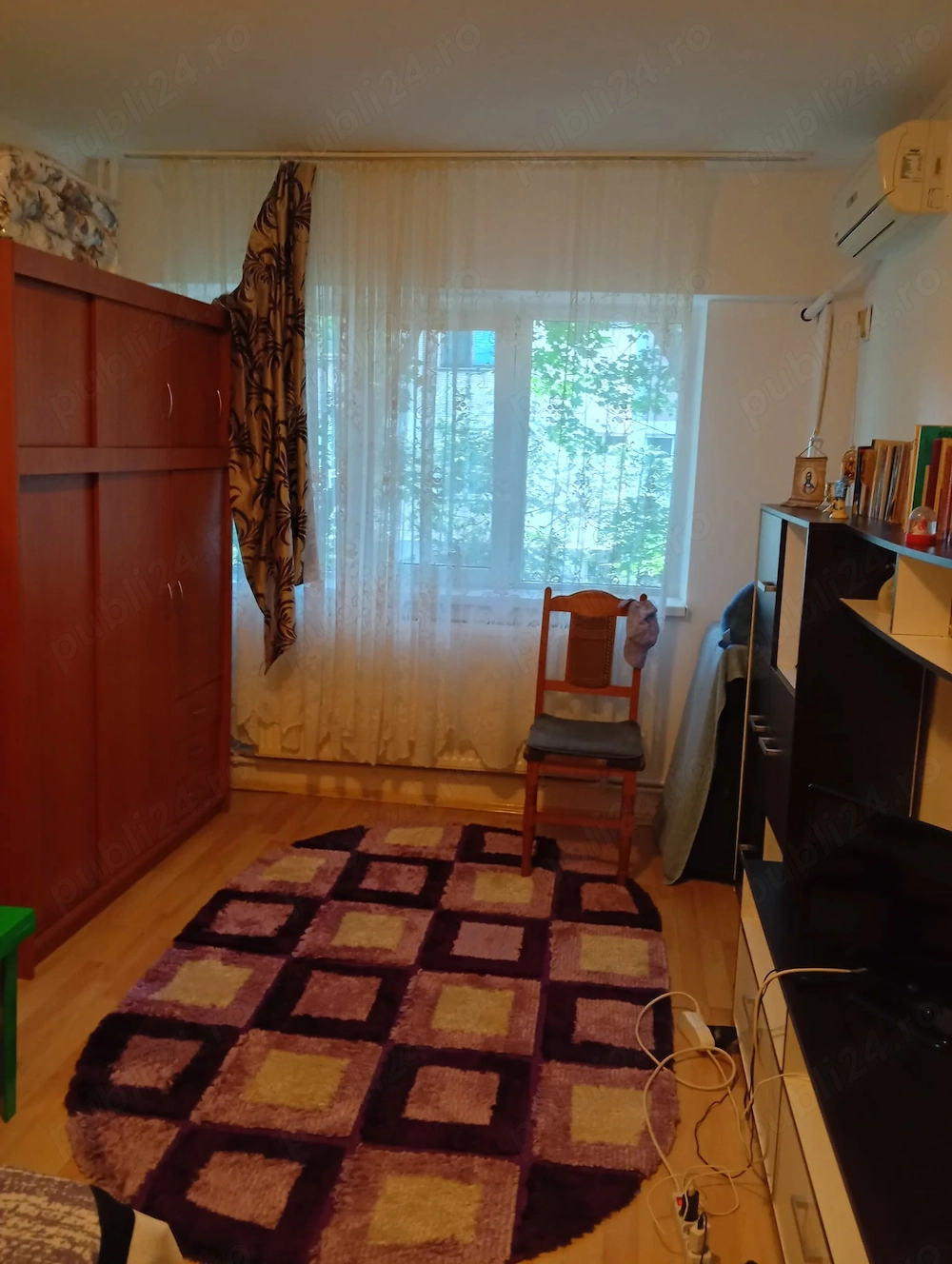 Persoană fizică vînd apartament1cameră,confort I decomandat, et.1 din4,liceul Pedagogic, Hipodrom.