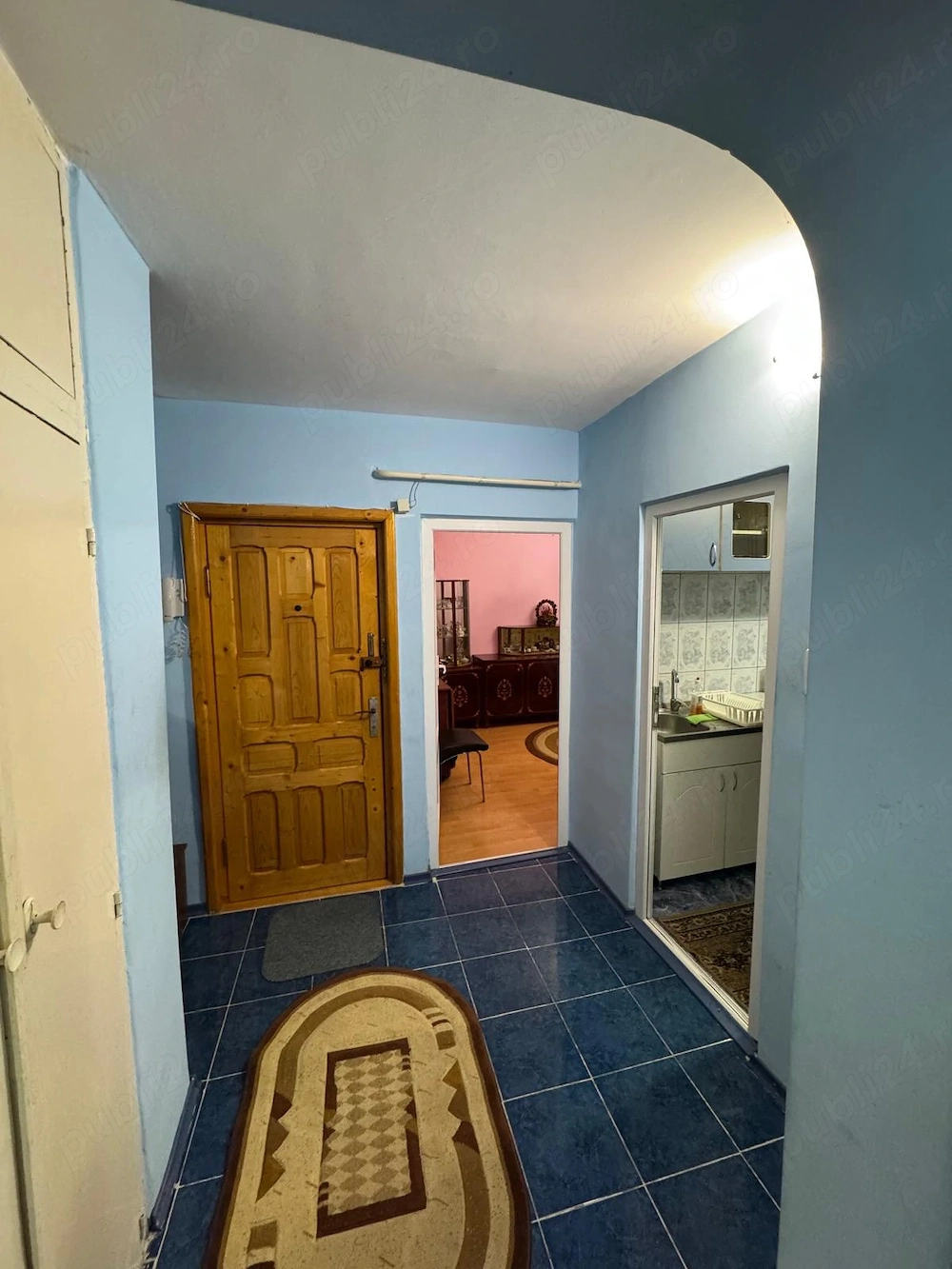 Vând ap 2 cam et 2 din 4 conf1 decomandat zona centrală 